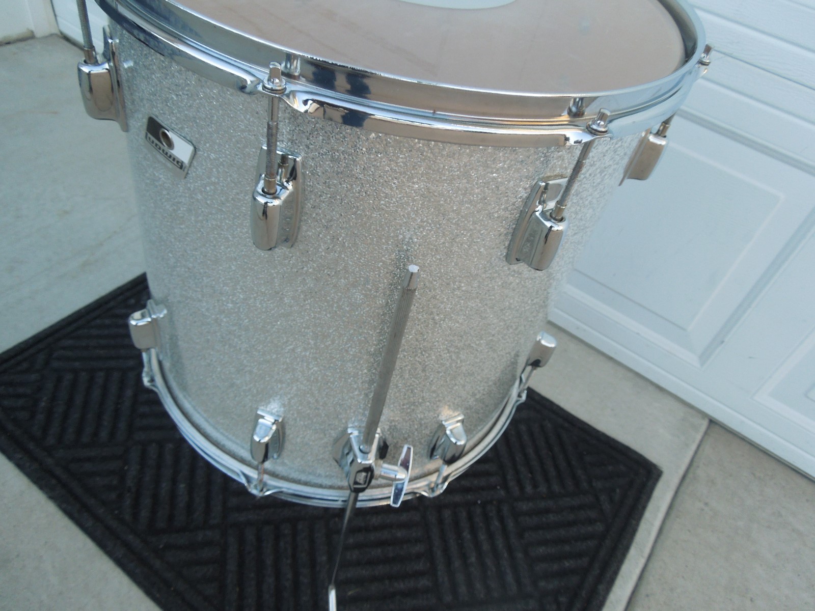Ludwig Silver Sparkle Vintage 16x16 floor tom nice maple shell, sounds awesome!!