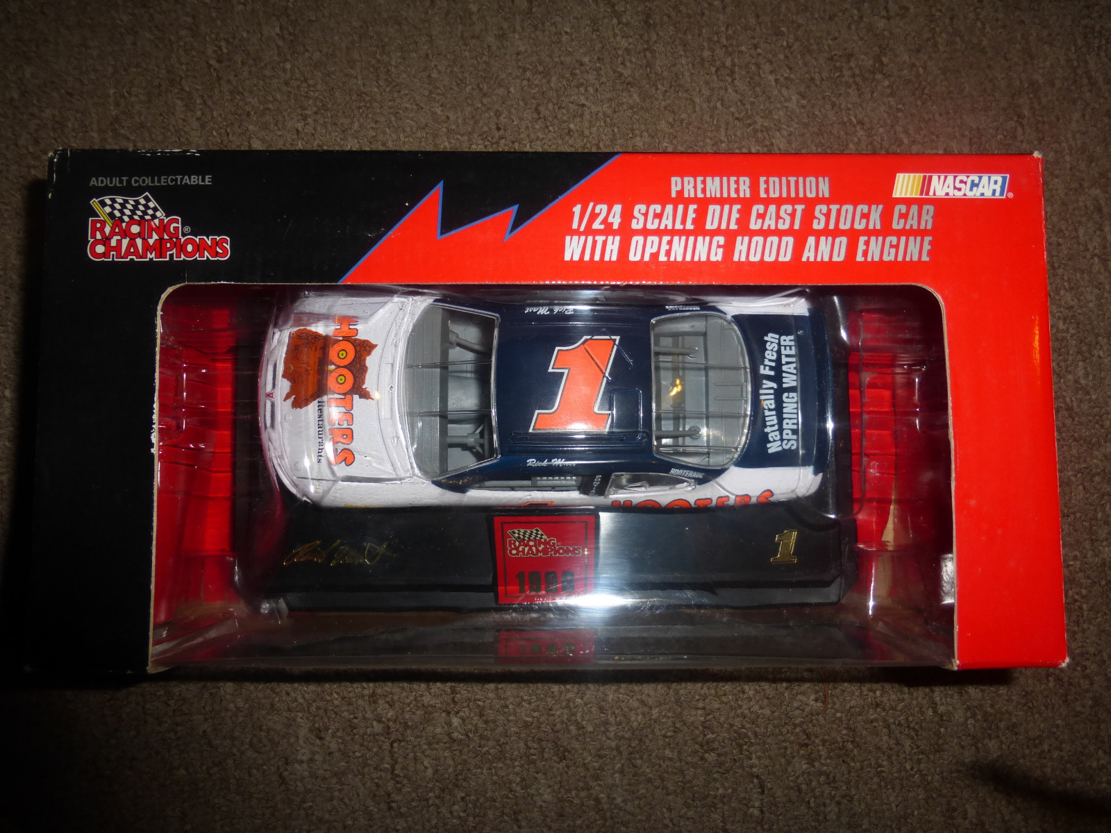 Racing Champions 1/24  #1  HOOTERS  RICK MAST  NASCAR