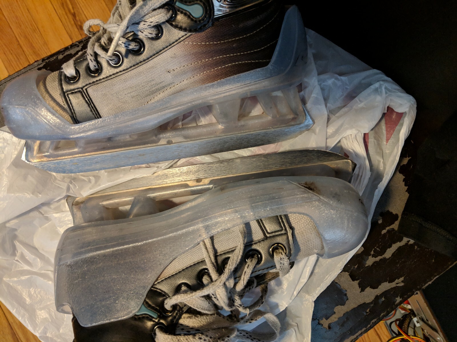 Boys Youth Size 1 Bauer Vapor XIV Ice Hockey Goalie Skates