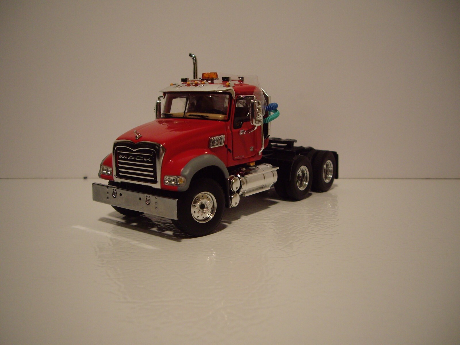 ミニカー 1st gear MACK GRANITE WITH 28 TRAIT First Gear Mack Granite Dump Truck Barletta Black 1:34 Scale