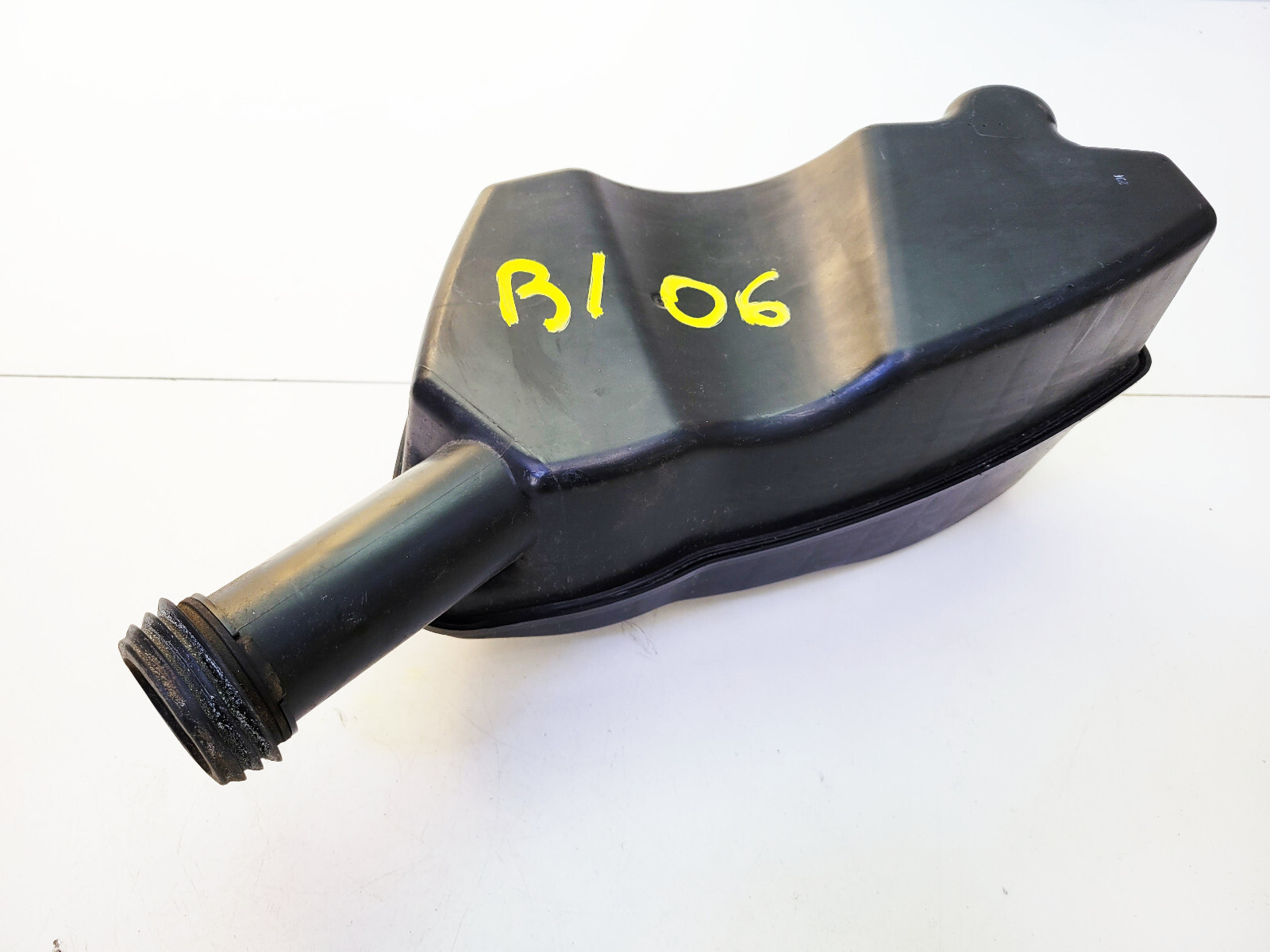 Moka VAUXHALL MOKKA J13 AIR INTAKE RESONATOR HOUSING BOX 1.6