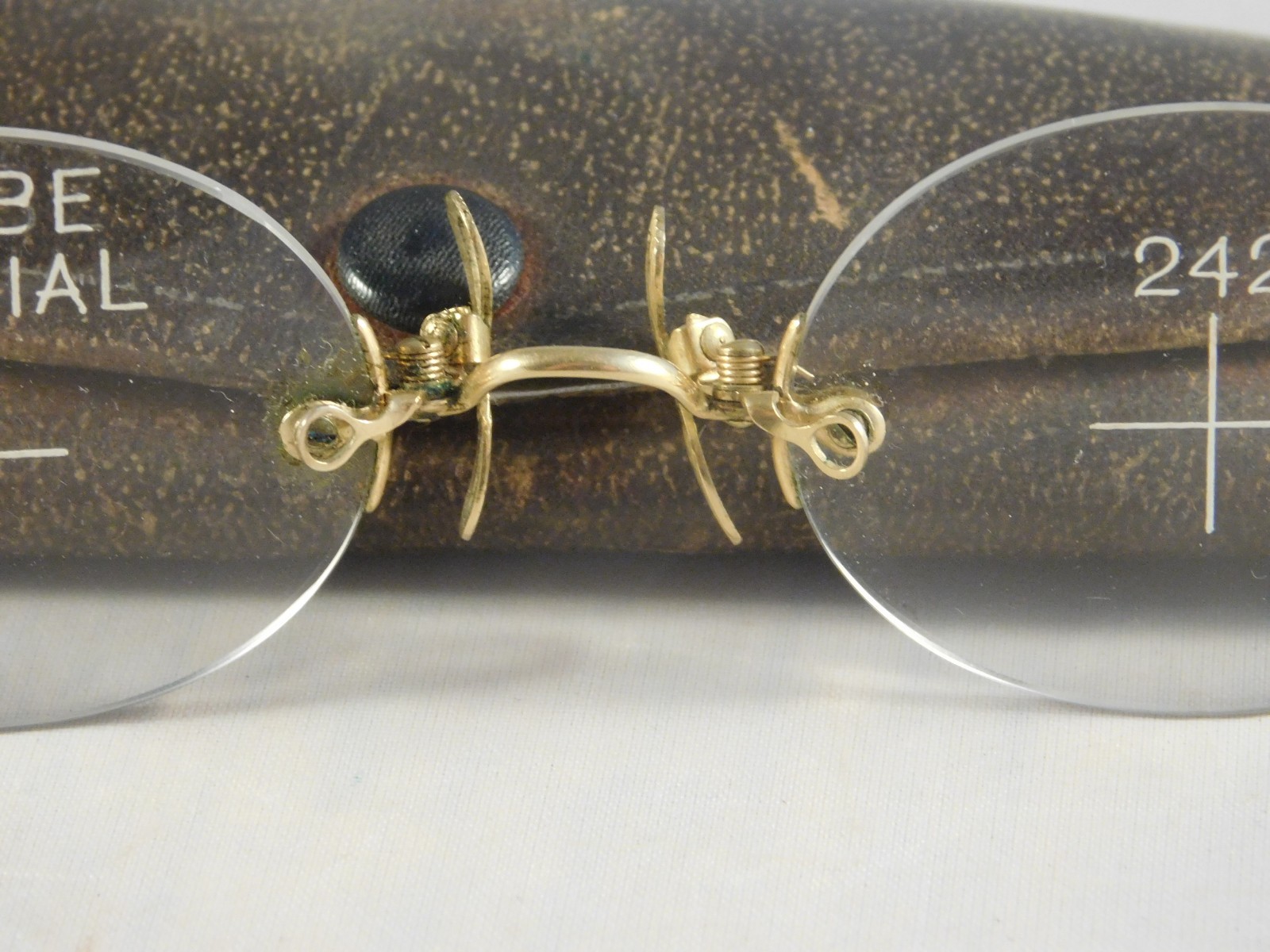 ANTIQUE 1900s METAL PINCE-NEZ GLASSES GLOBE SPECIAL 242 LENSES