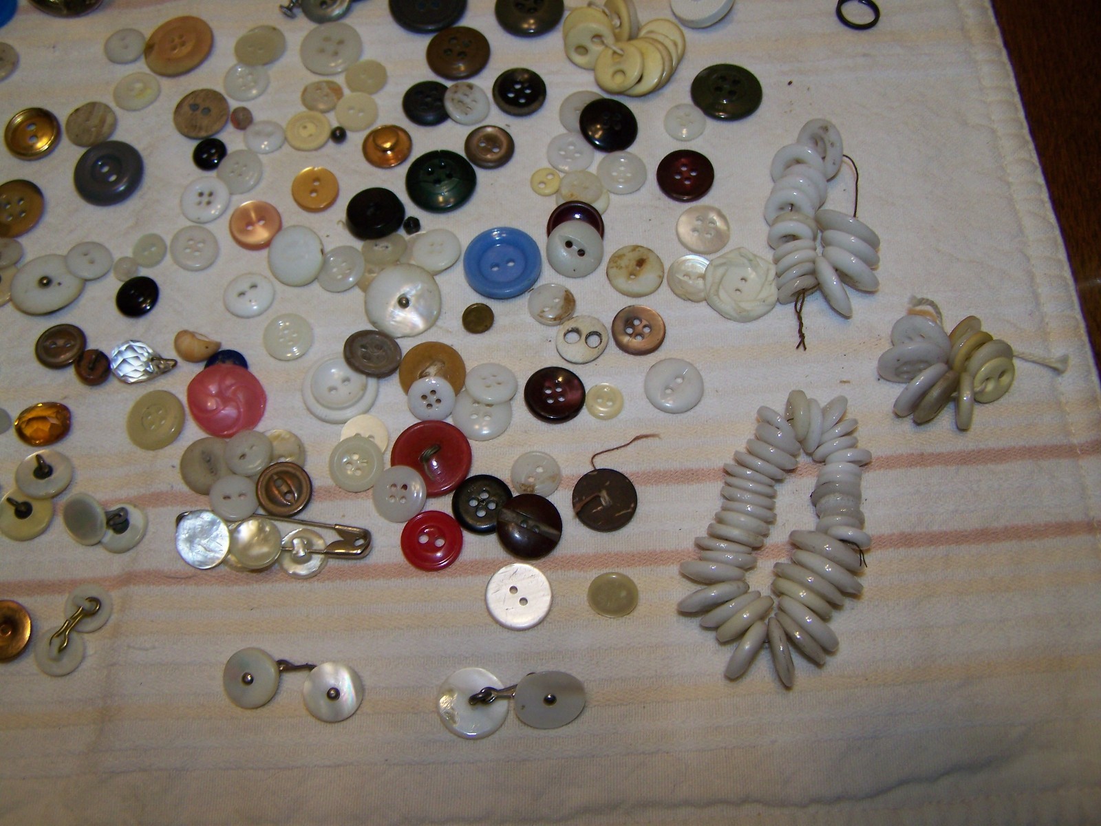 Antique and Vintage Buttons Glass and others and one hat pen glass head