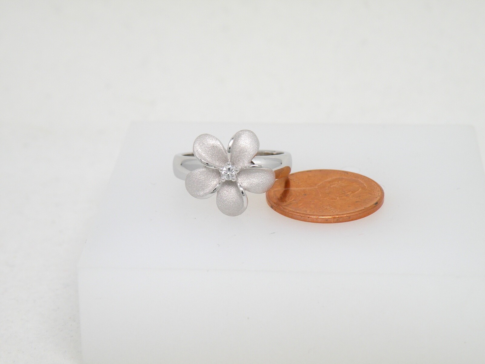 Pre-owned Denny Wong Authentic  Precious Silver Large Plumeria Rings, White Sapphire Center