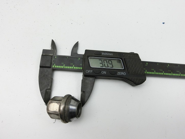 Ford Focus HP 18-22 Satz Radmuttern Muttern Radbolzen Ford Focus HP 18-22 15.12.2020 gebraucht Bild 5