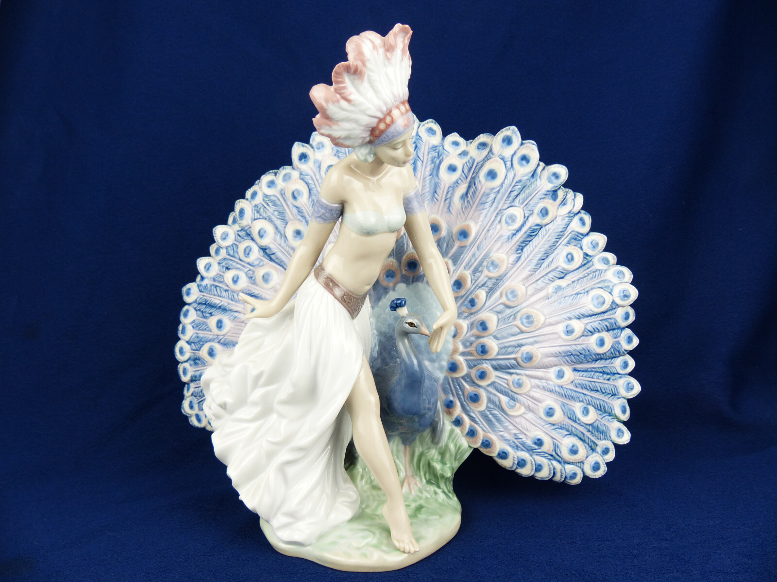 【美品】LLADRO 5857 紫のドレスを着た淑女 美品】LLADRO 5857 紫のドレスを着た淑女 - メルカリ