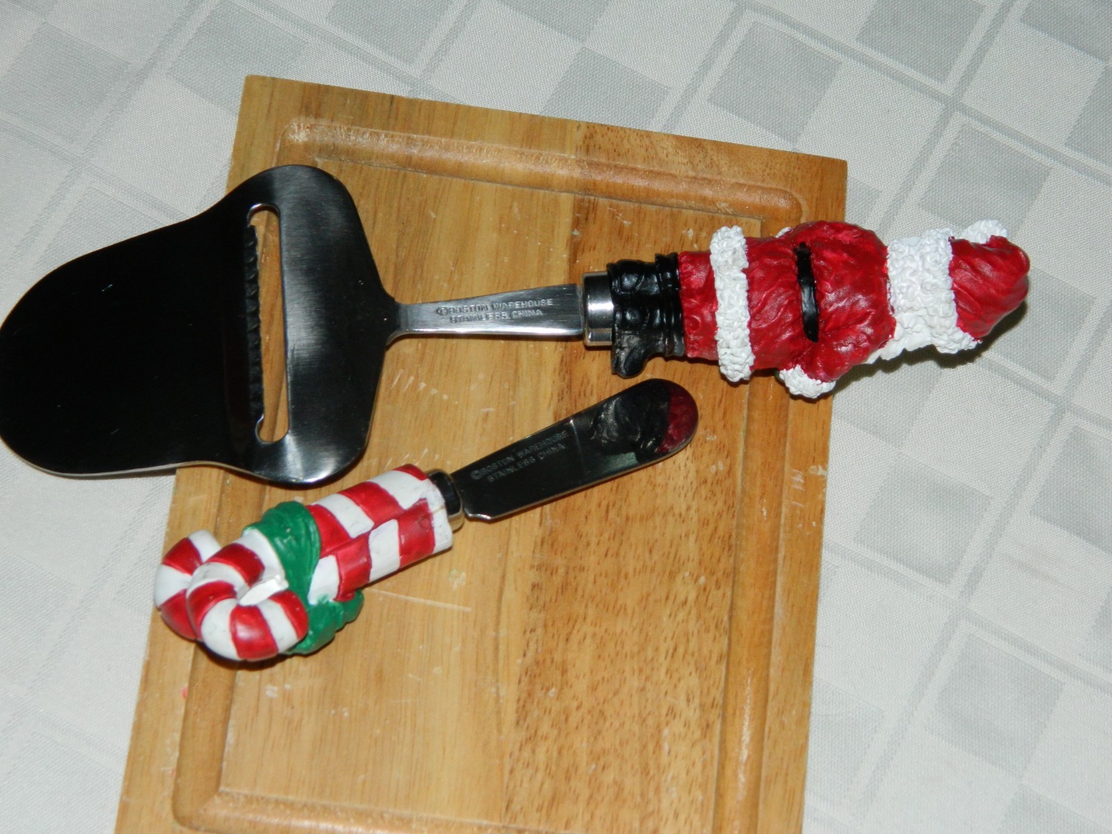 Boston Warehouse ~ Tray Set Christmas Butter Cheese Spreader Resin