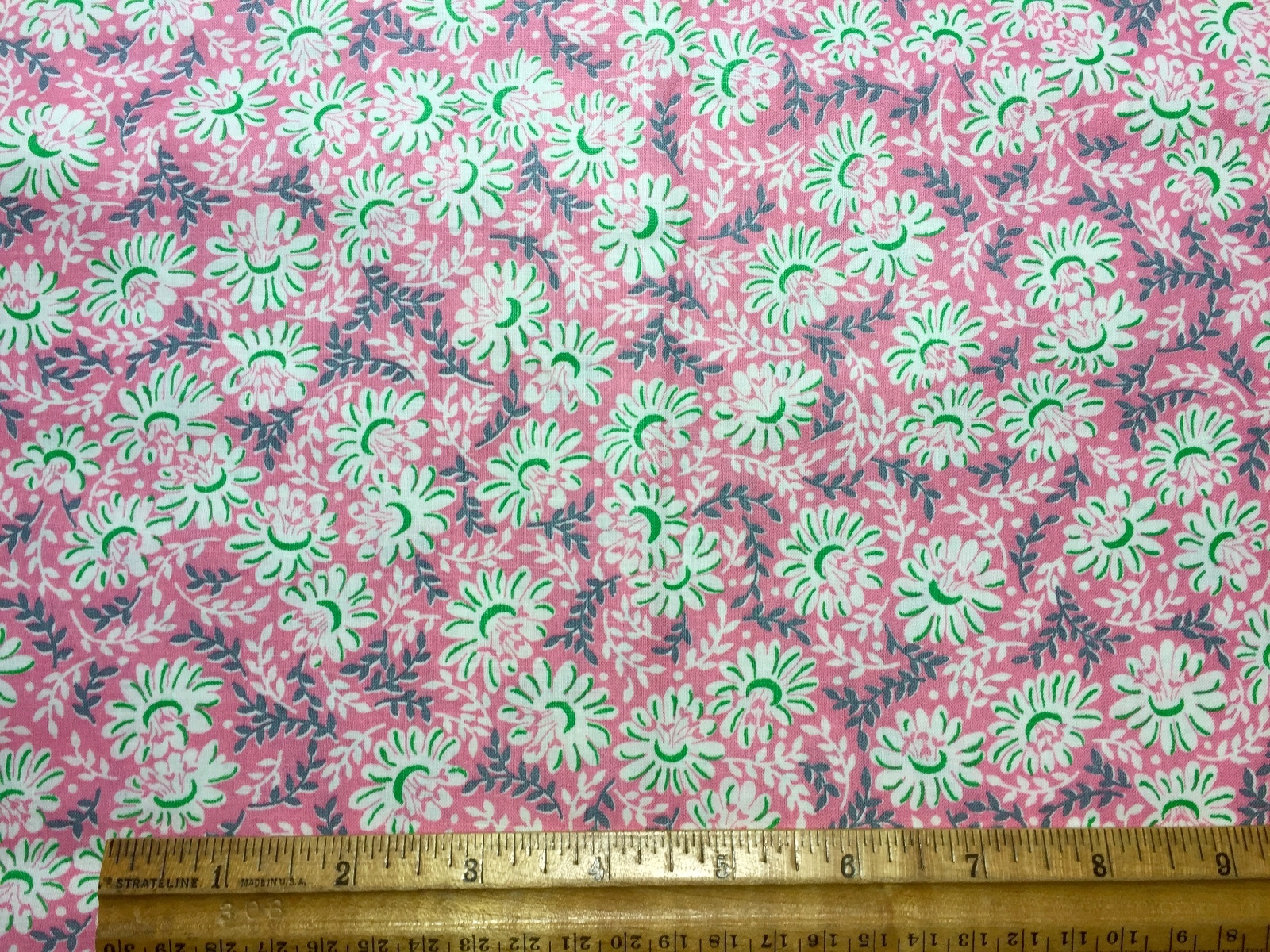 Vintage Cotton Fabric 30s40s PRETTY Daisies on Pink 35w 1yd