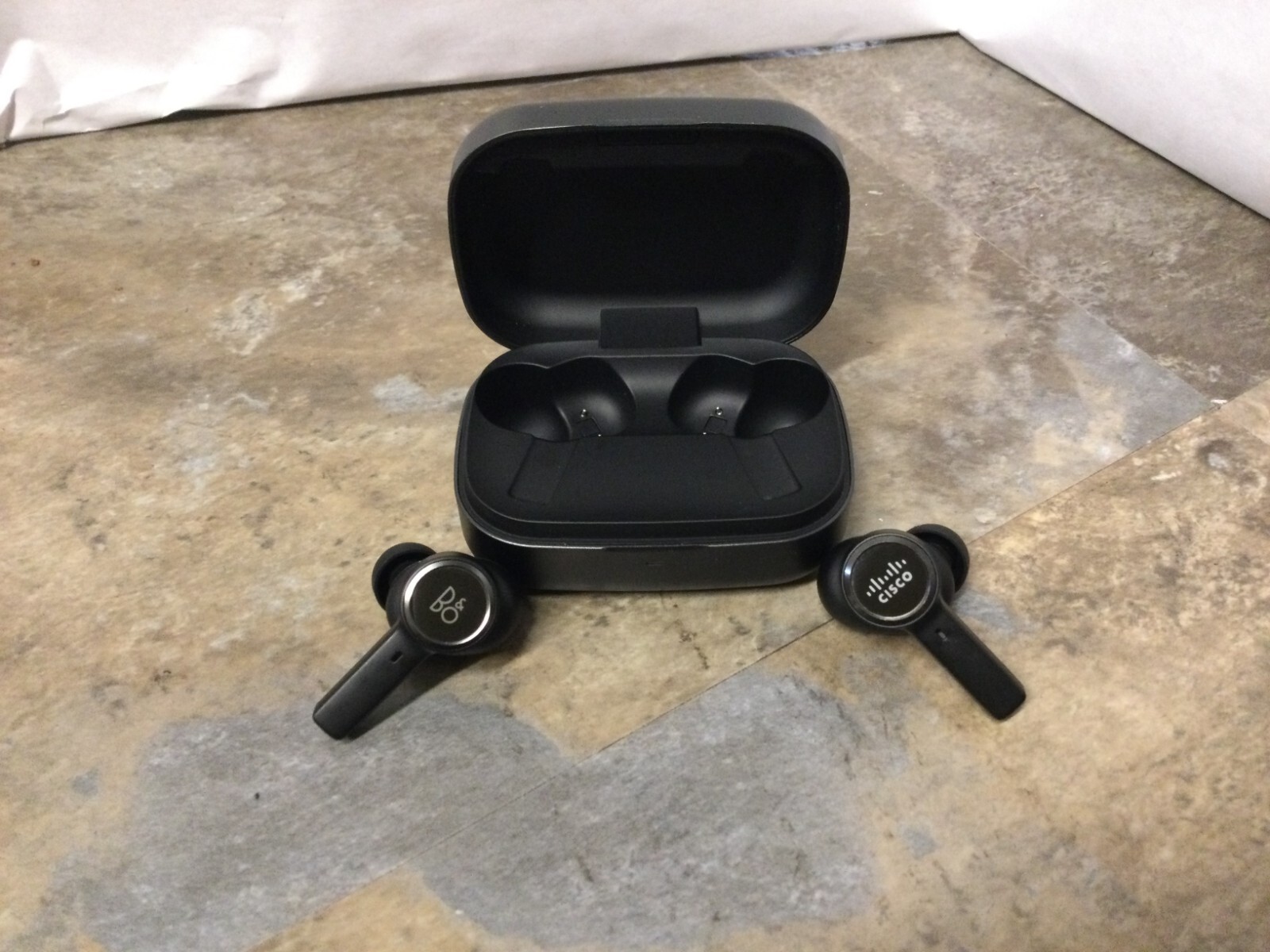 CiscoX Bang & Olufsen Cisco 950 Wireless Bluetooth Earbuds