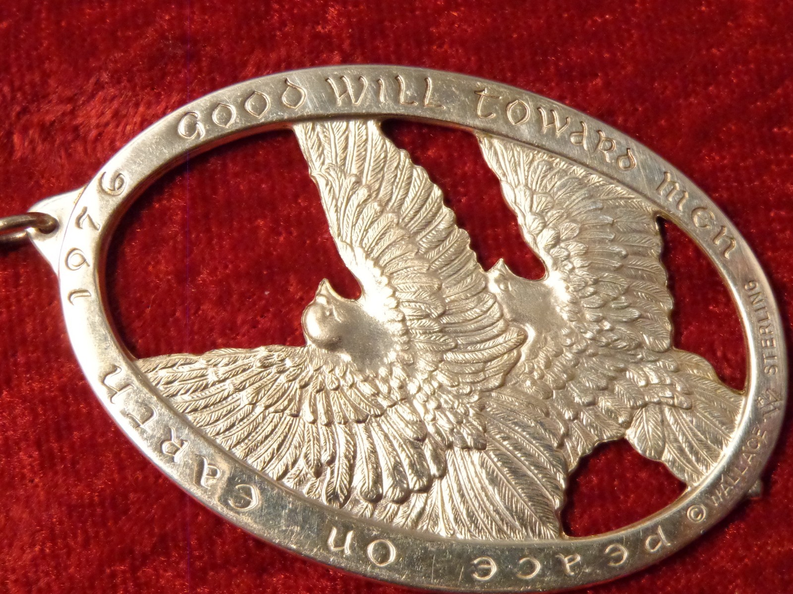 Sterling Silver 1976 Wallace Peace on Earth Christmas Ornament