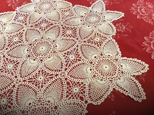 Vintage Hand Crochet Lace Tablecloth Round Table Cloth Doily Floral Pattern 38”