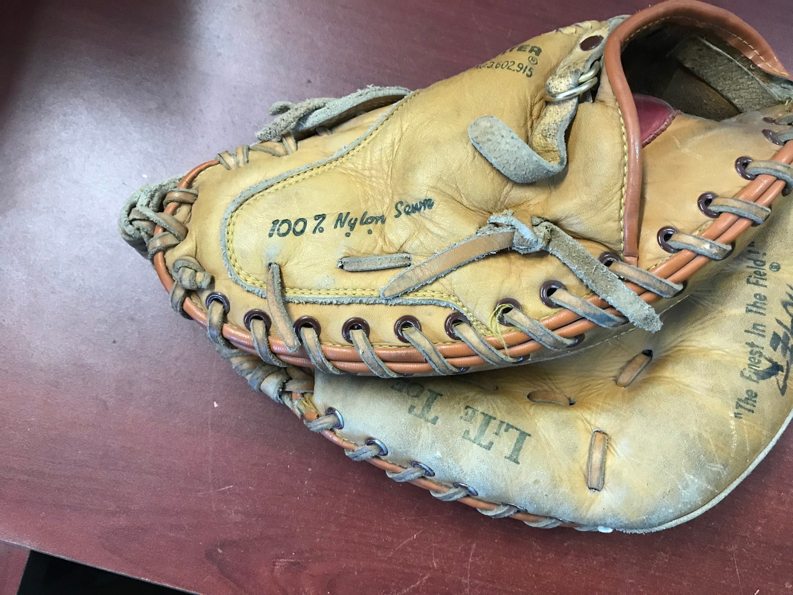 !!!VINTAGE  MITT CATCHER RAWLING RCM30  LEATHER  !!!! WOW !!!