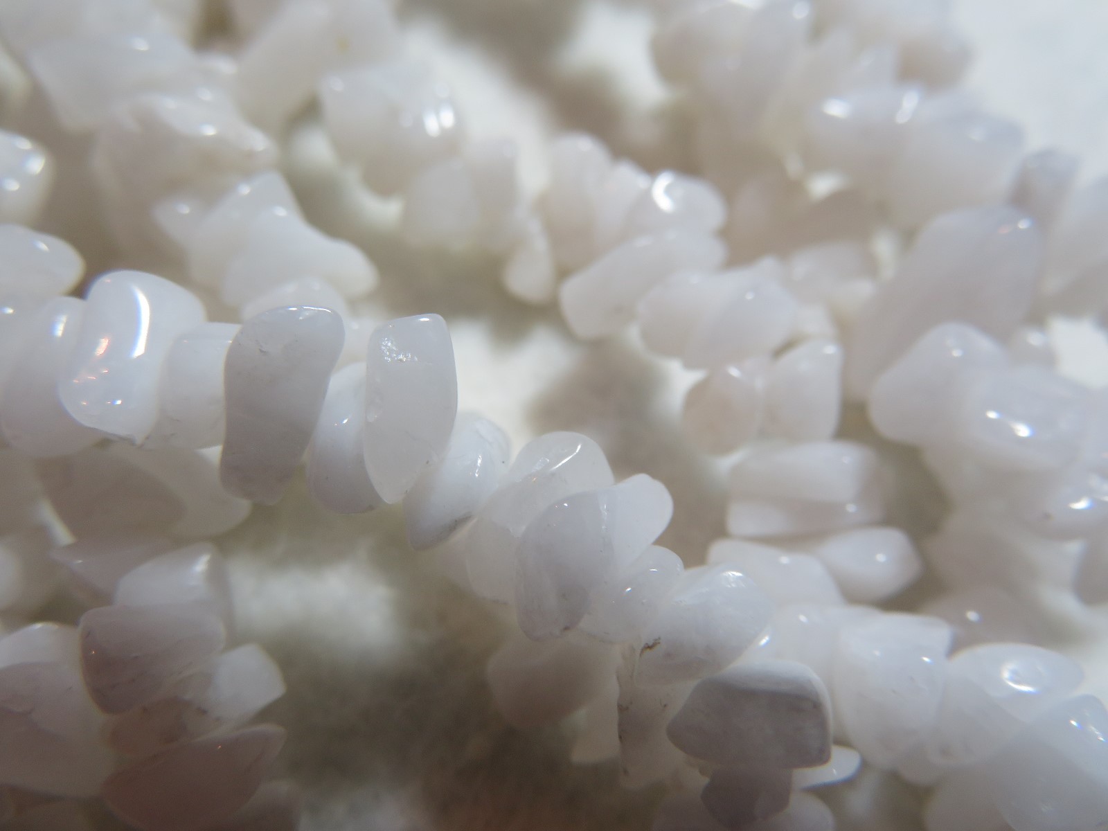 Snow Quartz (natural) medium to small pebble chips 34