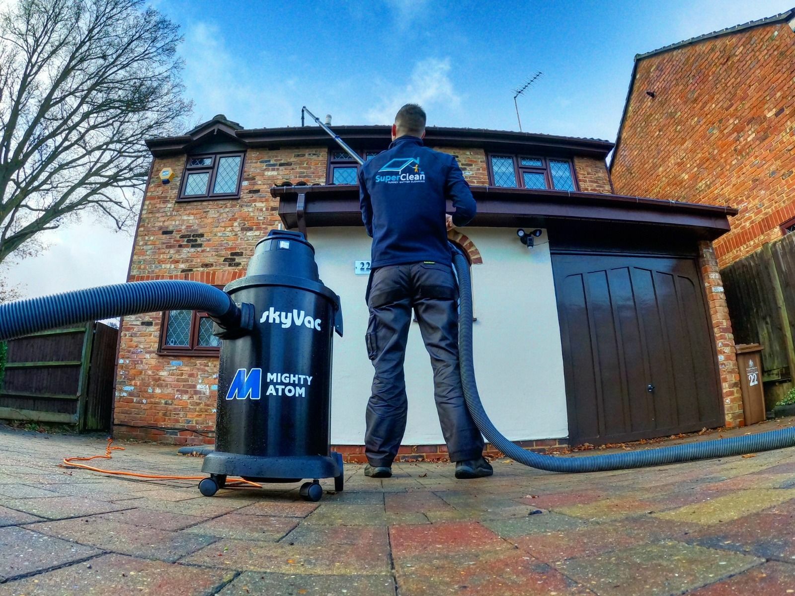 SkyVac Mighty Atom Wet & Dry Gutter Cleaning Vacuum 6 metres (20 feet