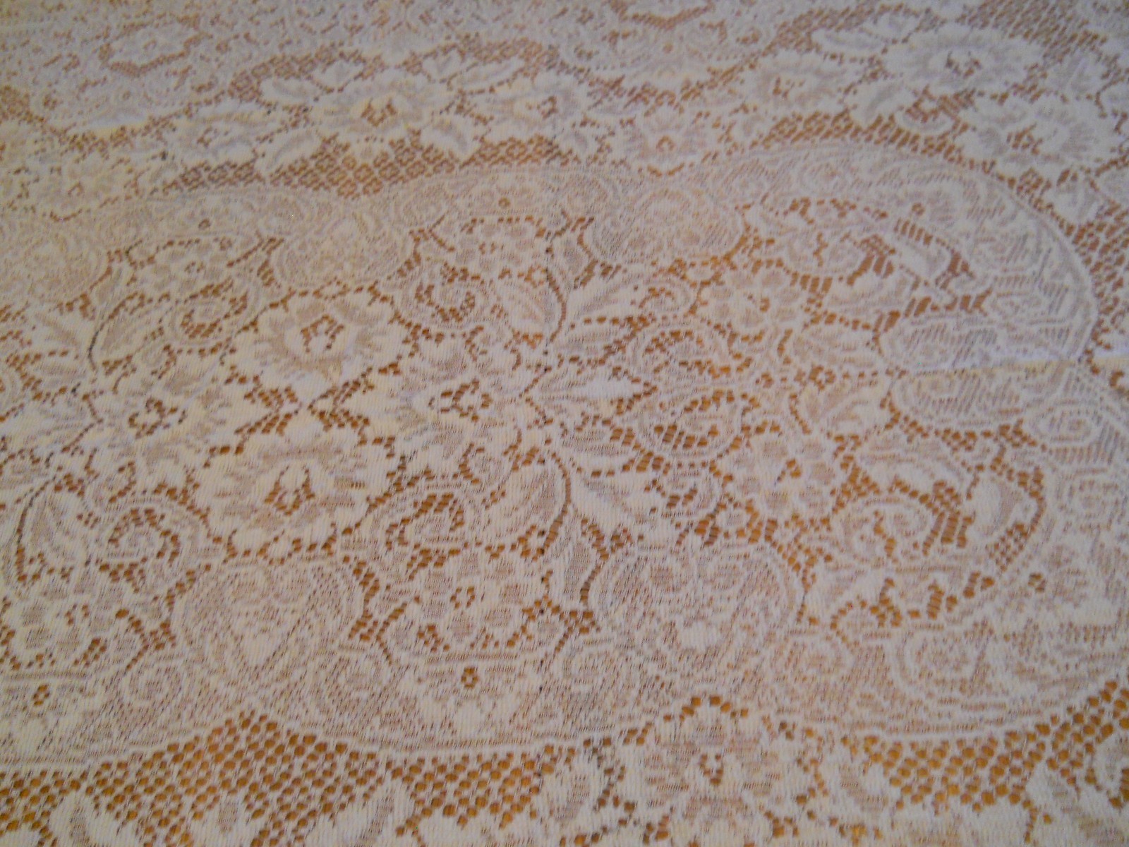 Vintage Quaker Lace Tablecloth 58” x 84”  EUC
