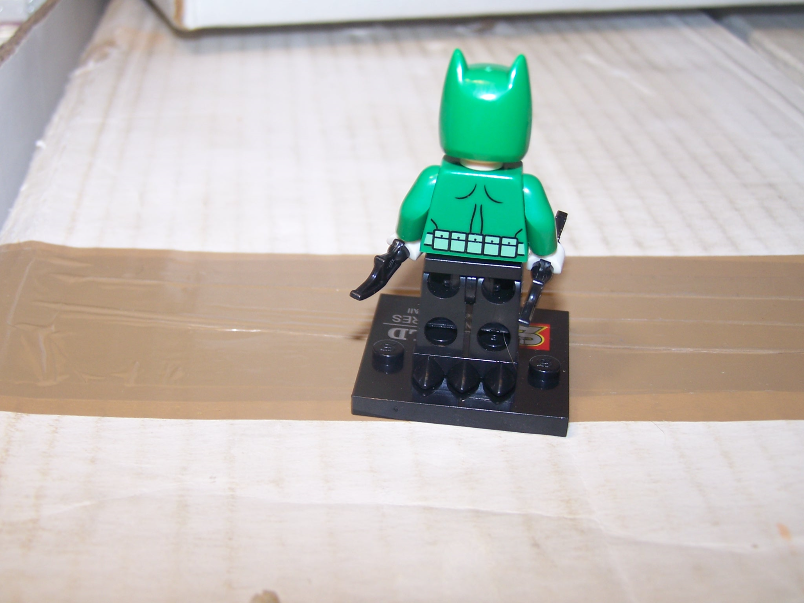 GREEN BATMAN MINI FIGURE WITH  BATARANG BRICK LEGO DC
