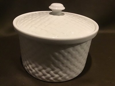 Beautiful Oven To Table 8'' Covered Casserole Dish Basketweave Design