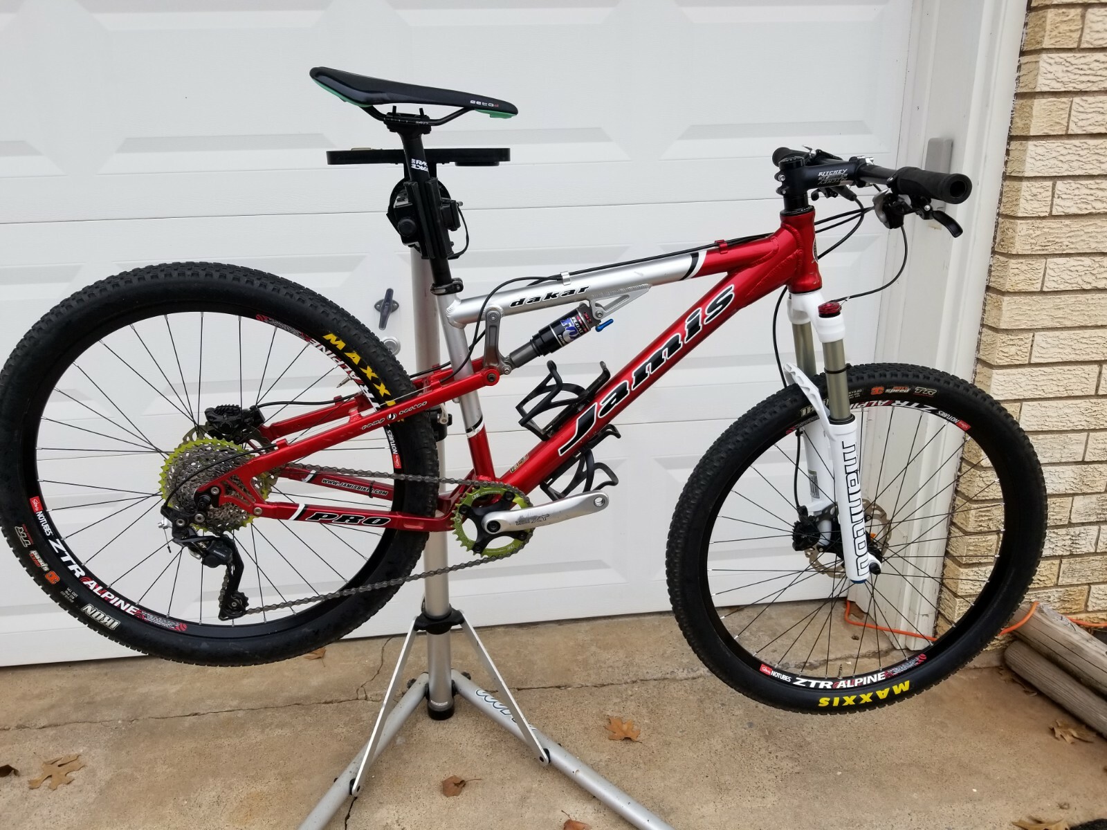 Jamis Dakar Pro full suspension 26” mtb, 25.5 lbs, 15"