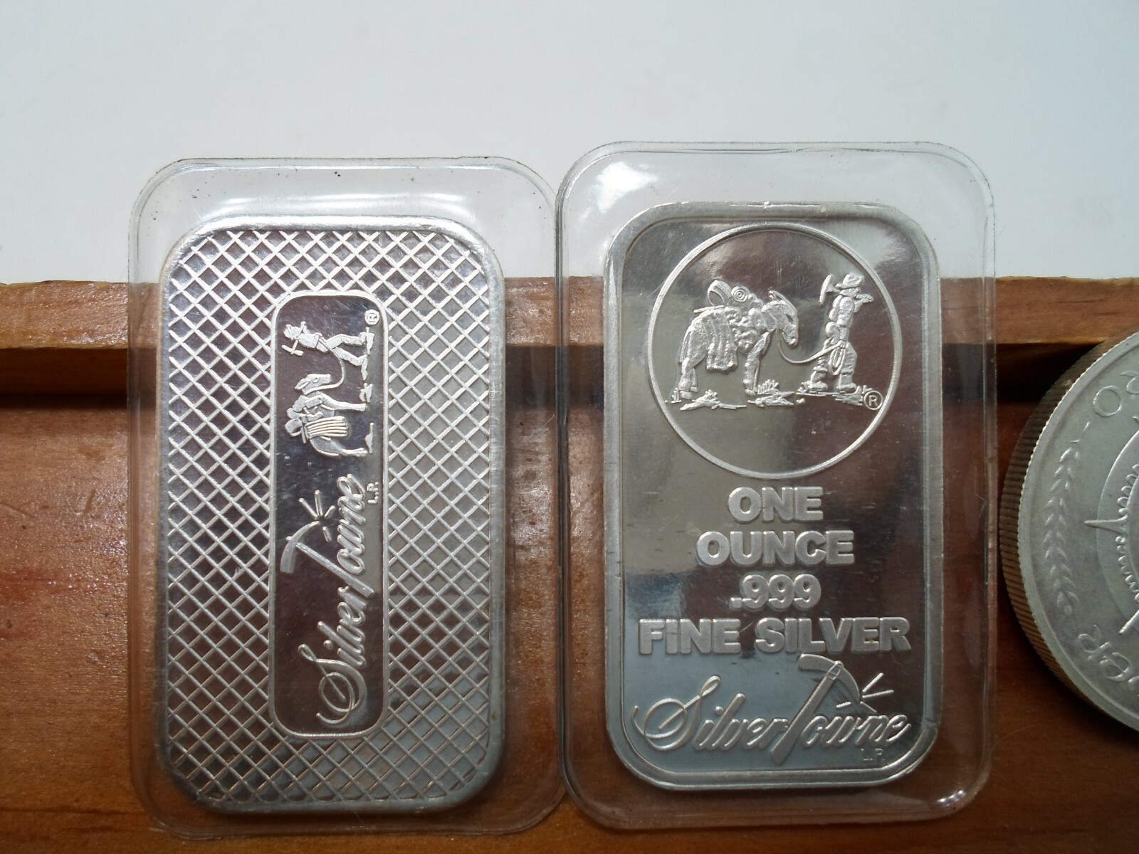 Silver .999     1 Round    and     3 Bars   4 troy onces total