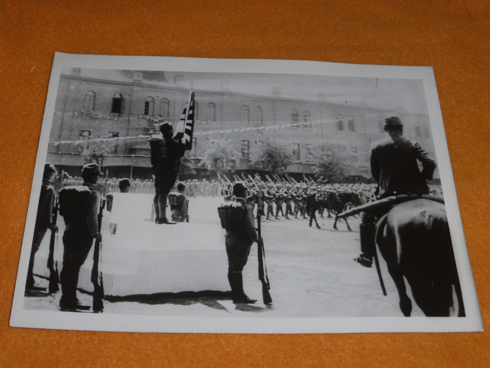 Japanisch-Chinesischer Krieg Militrparade Fahnentrger Pferd Foto China Japan