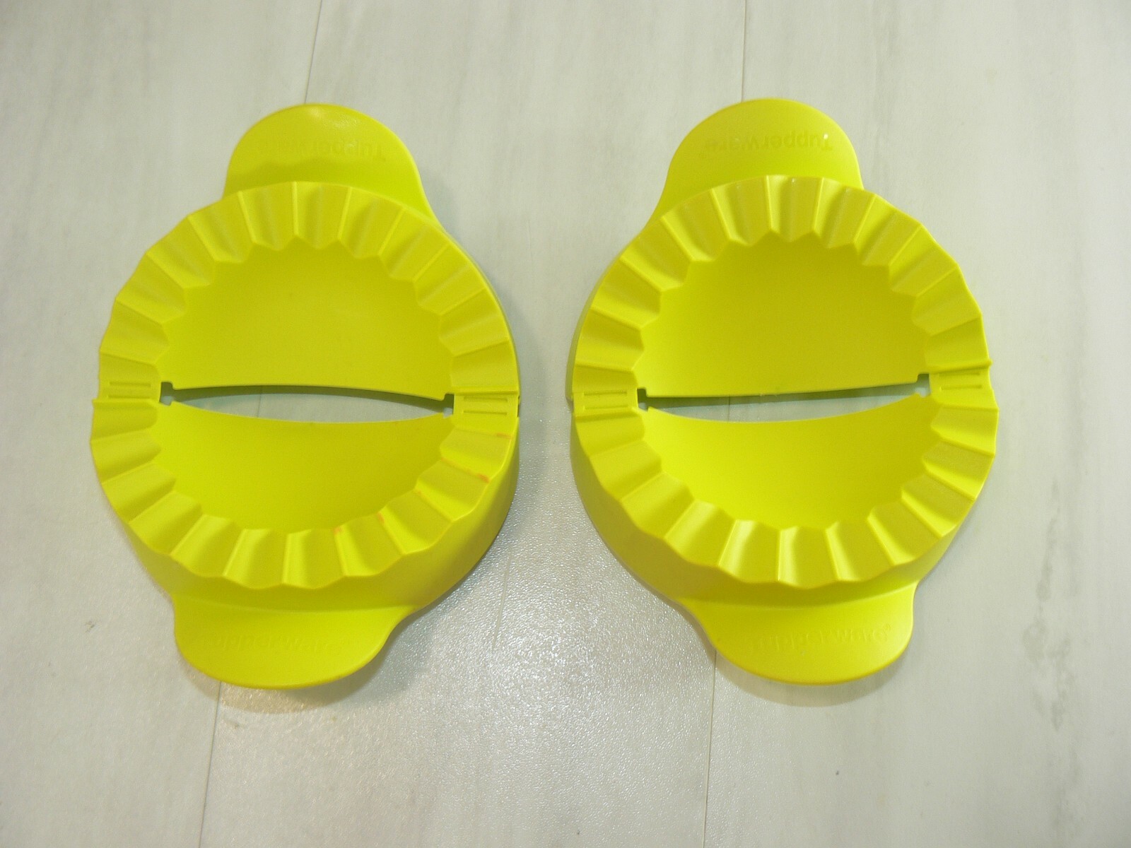Set of 2 TUPPERWARE Empanada Maker Pie Press Calzone Lime Green W Instructions