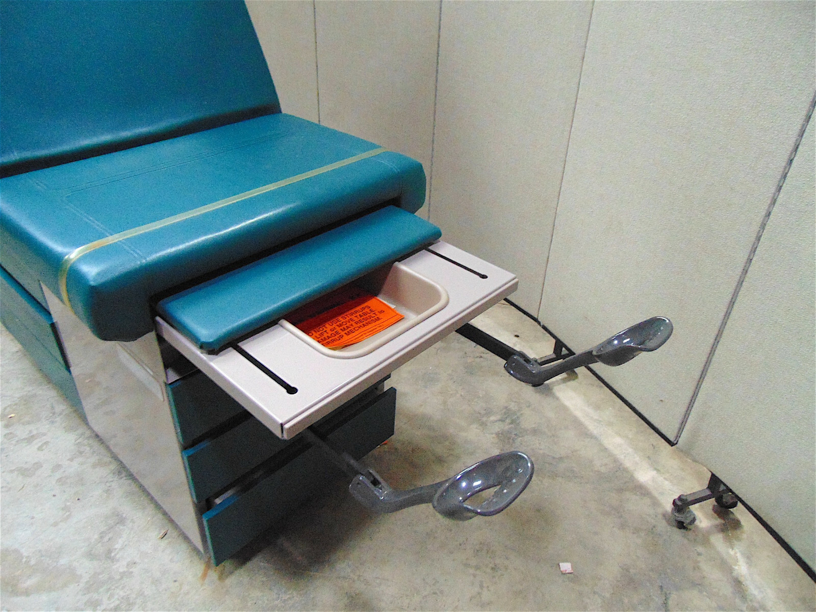 Ritter Midmark 104 Medical Examination Table Bed Chair In Good Condition SR493