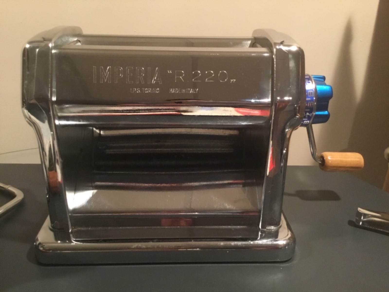 VINTAGE IMPERIA R220 MANUAL 9in PASTA MACHINE -SPAGHETTI and FETTUCCINE CUTTERS