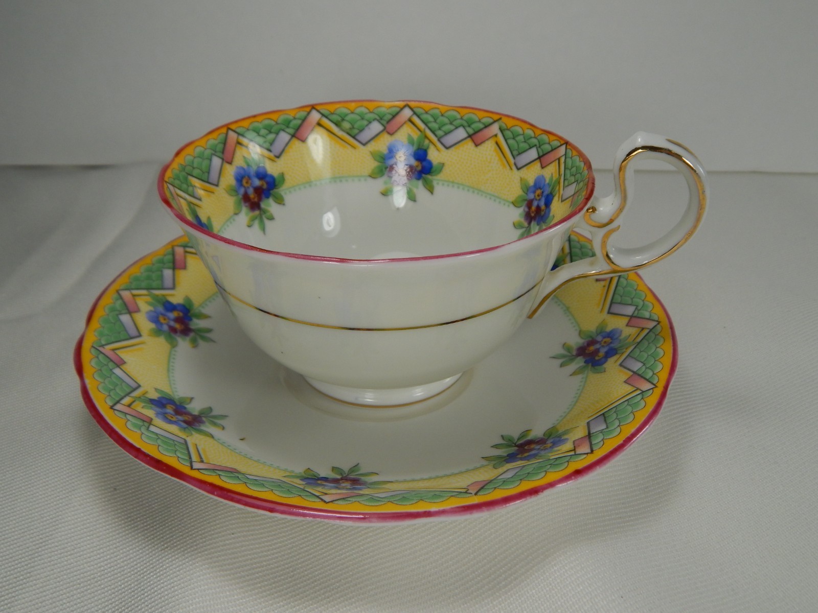 Vintage Aynsley Art Deco Tea Cup and Saucer. Scales Pattern.