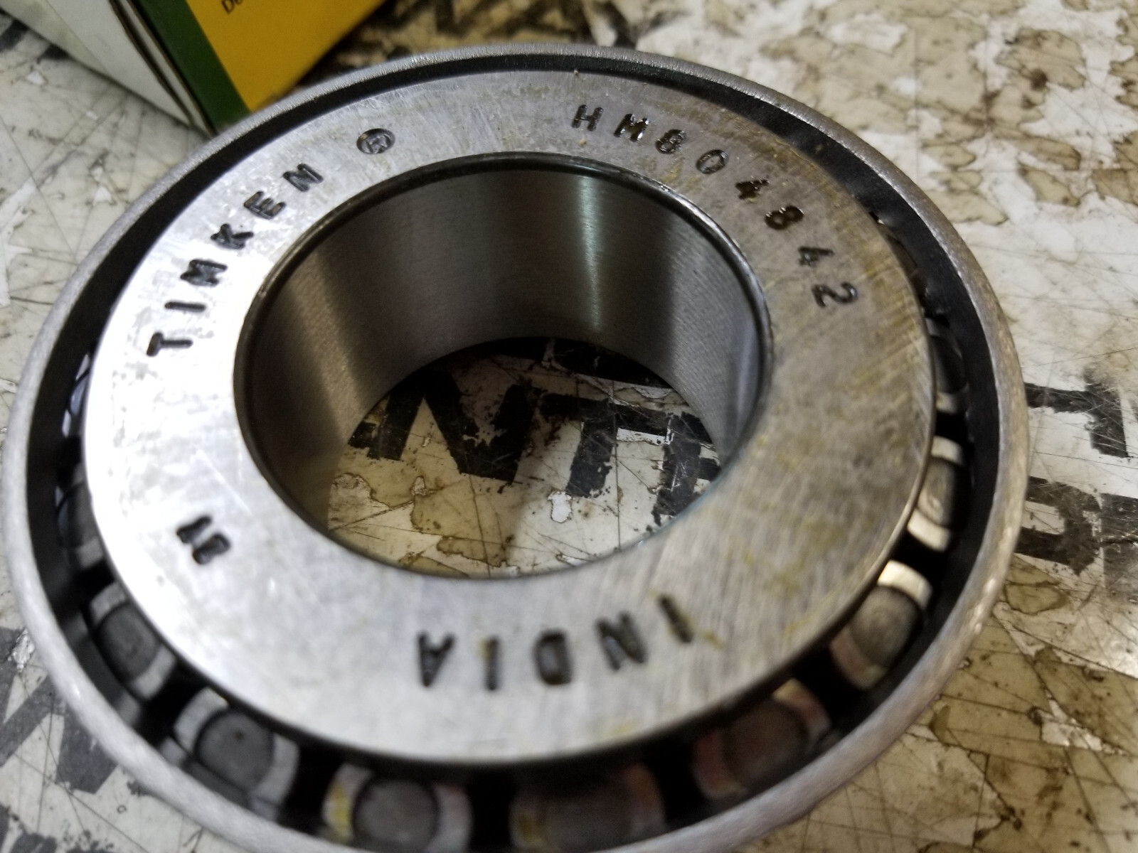 JOHN DEERE jd8974 BEARING - Picture 2 of 5