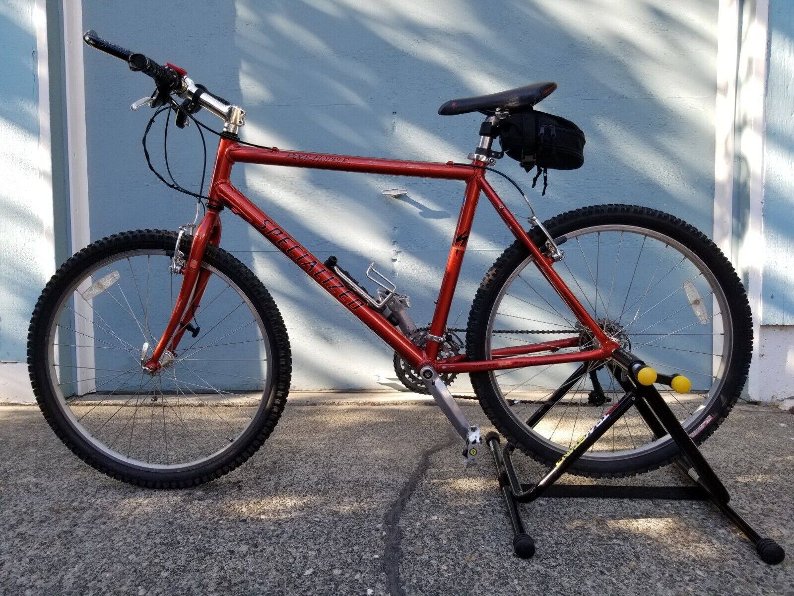 Late '90 Men Specialized Rockhopper vermilion mountaint bike Late '90 Men Specialized Rockhopper vermilion mountaint bike