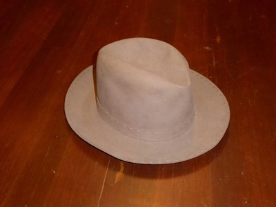 Mallory 5th Ave NY Sunday ranchers hat with original box great condition. 6 7/8