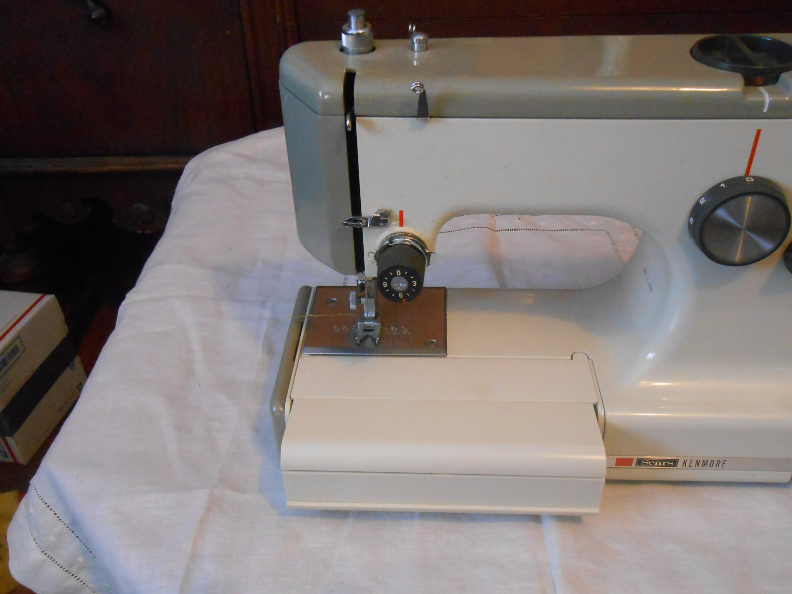 Sears Kenmore 158-10300 Sewing Machine Complete with Hard Case. View Pictures