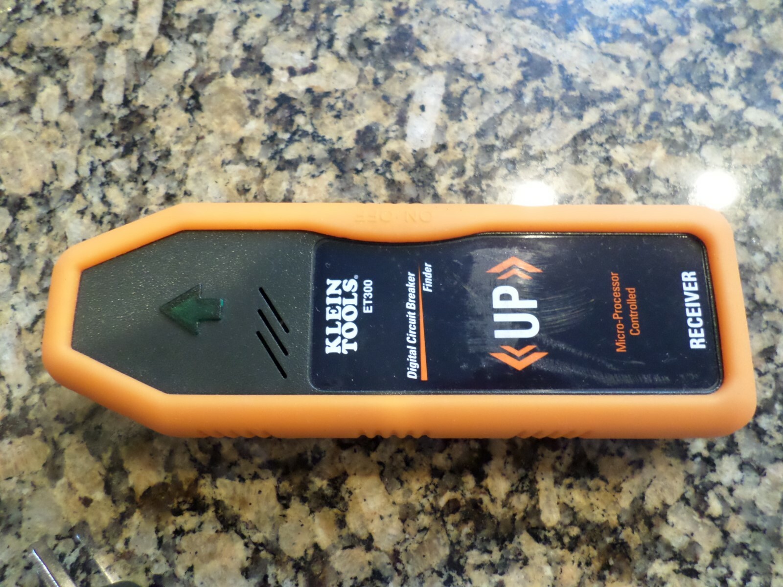 Klein Tools ET300 Digital Circuit Breaker Finder PERFECT W Rubber case cover