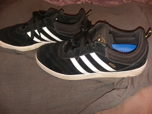 adidas suciu adv ii black white & gum shoes