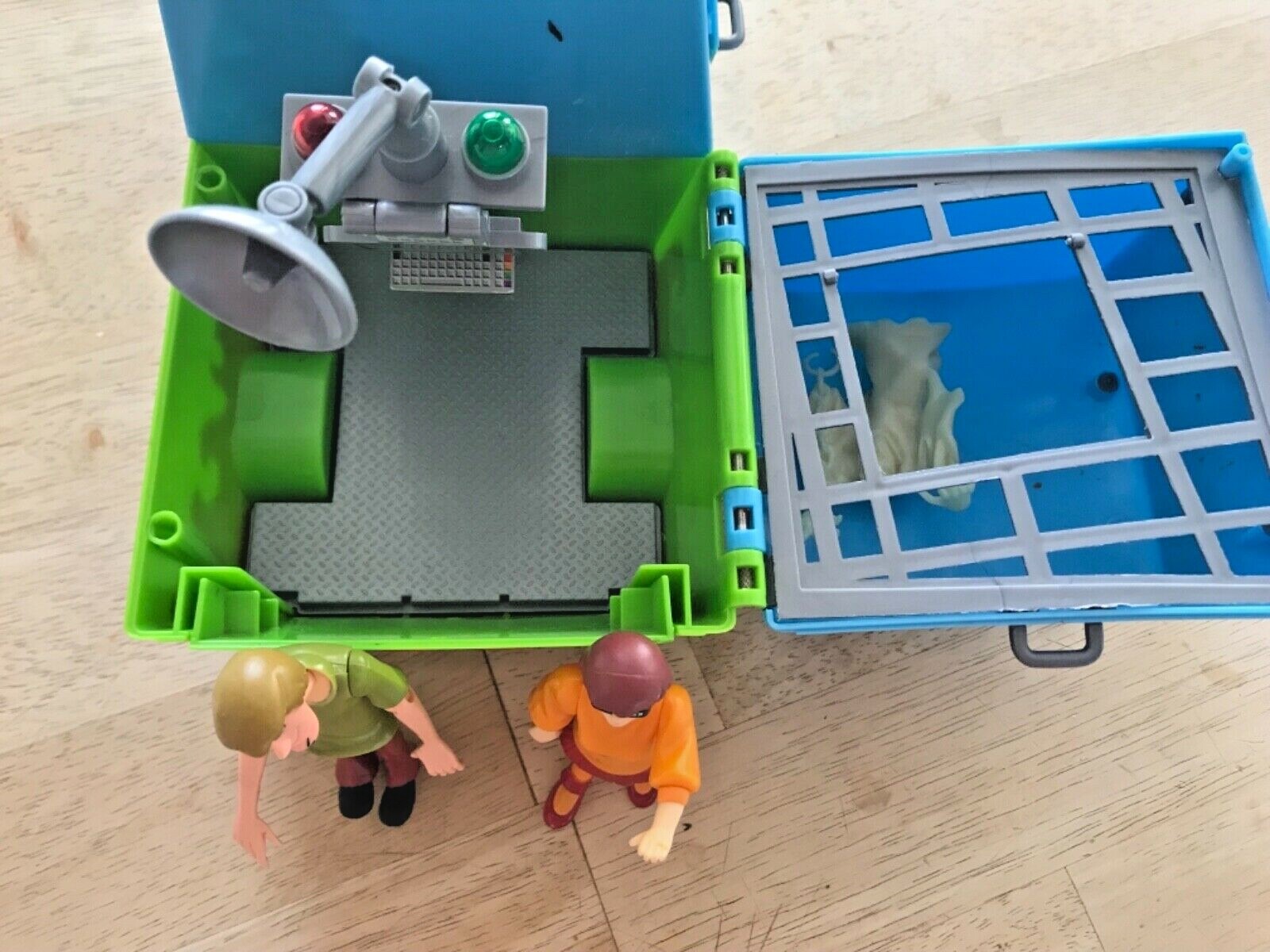 Scooby Doo Mystery Machine Ghost Patrol van Velma and Shaggy andnghost figures