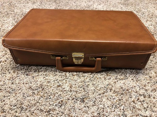 Vintage Cassette Holder Briefcase Suitcase Carrying Case Holds up to 36 Tapes