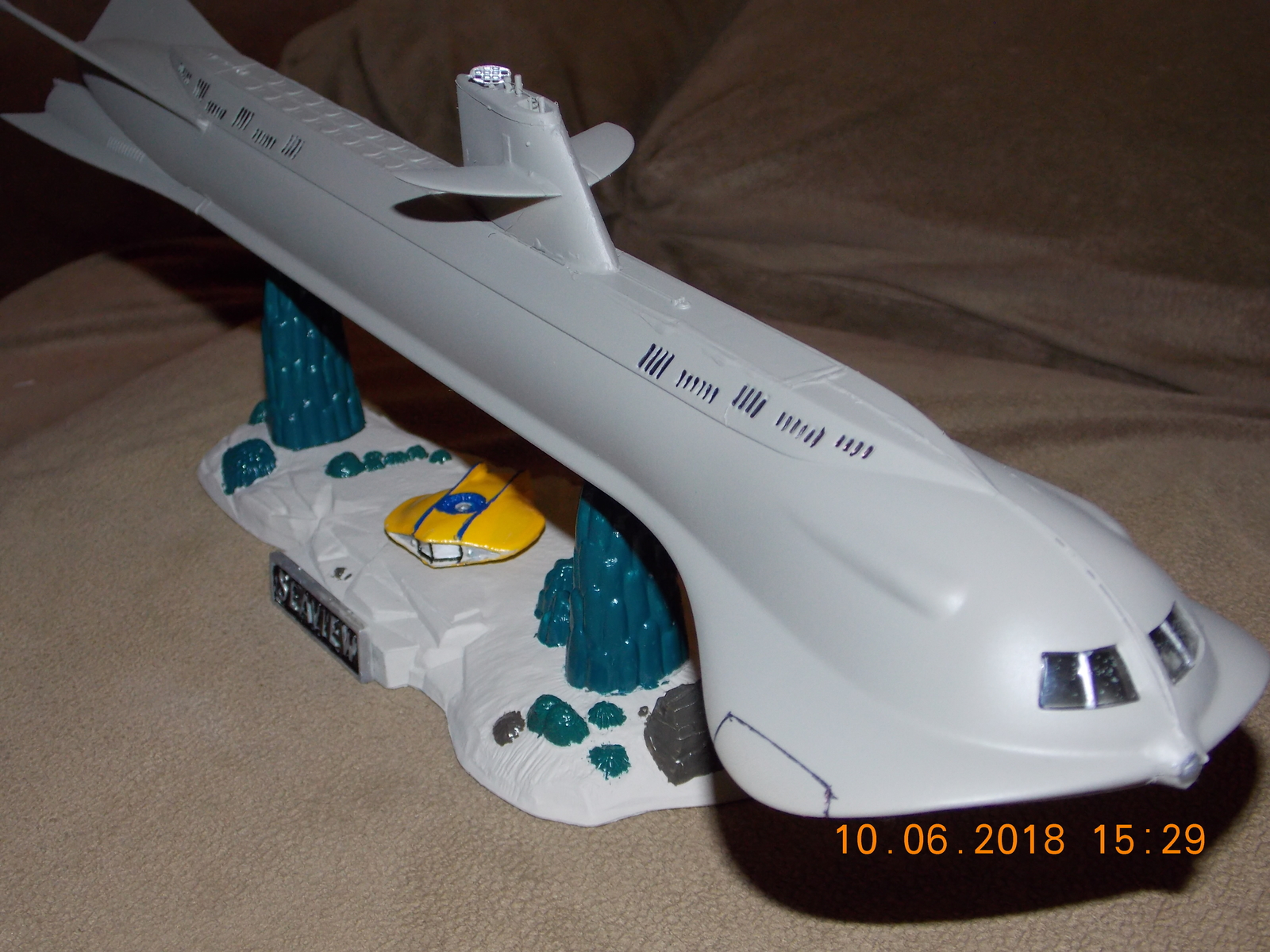 Voyage to the Bottom of the Sea Seaview 1:350 Model Kit Voyage to the Bottom of the Sea Seaview 1:350 Model Kit