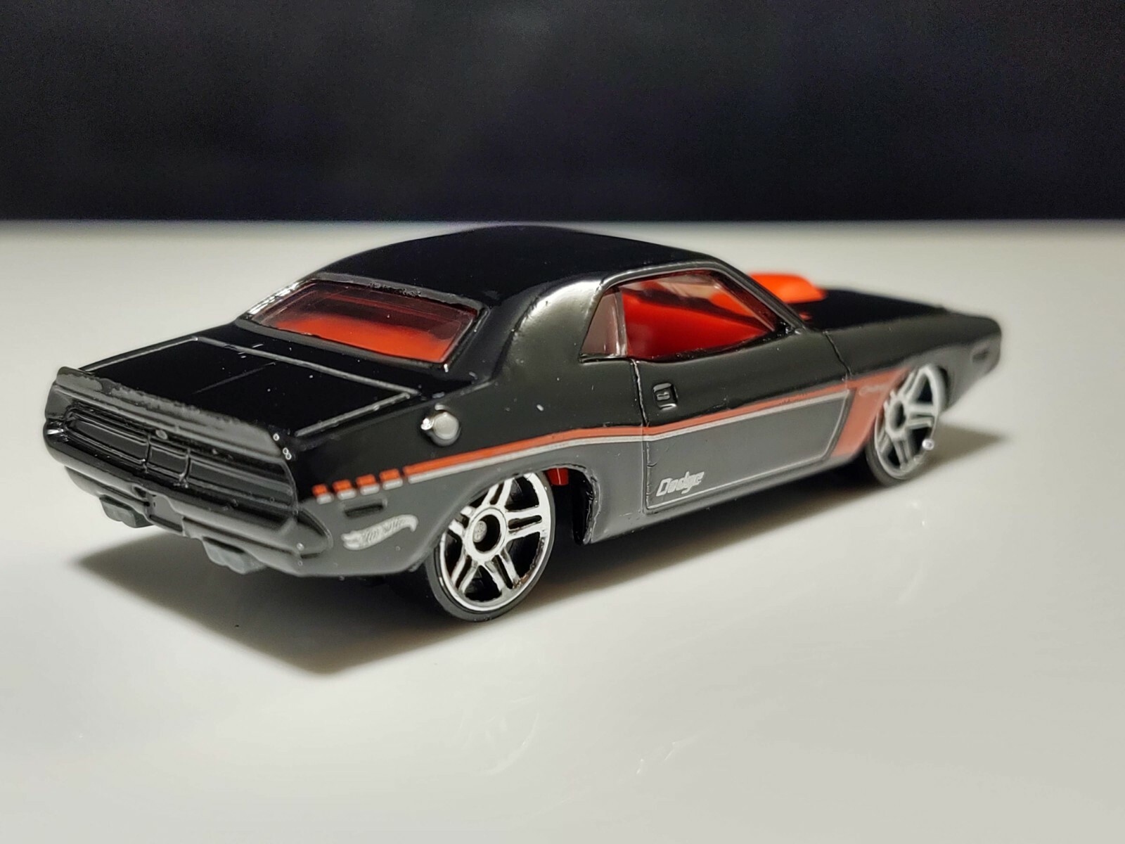 hot wheels 70 dodge hemi challenger
