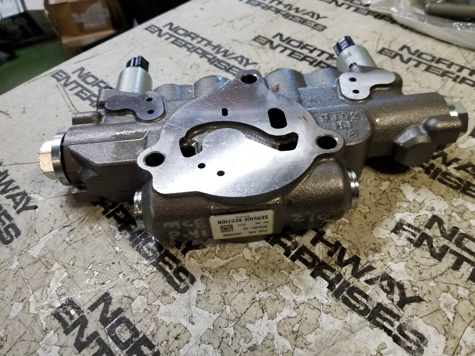 JL70022006 70022006 JLG FORK TILT SPOOL SECTION A NOTE THAT ACTUAL SPOOL MISSING - Picture 8 of 10