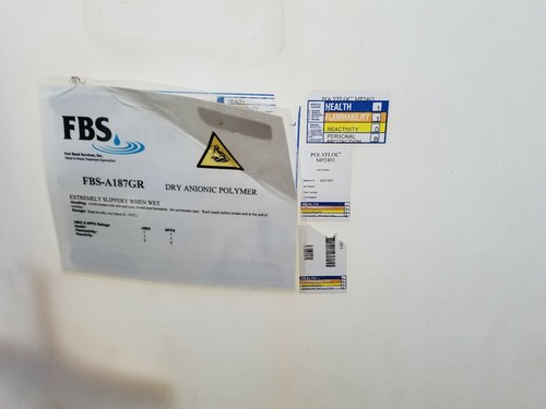 2000 Gallon poly tank WITH Tote Mixer 3HP/1750 RPM Electric Motor