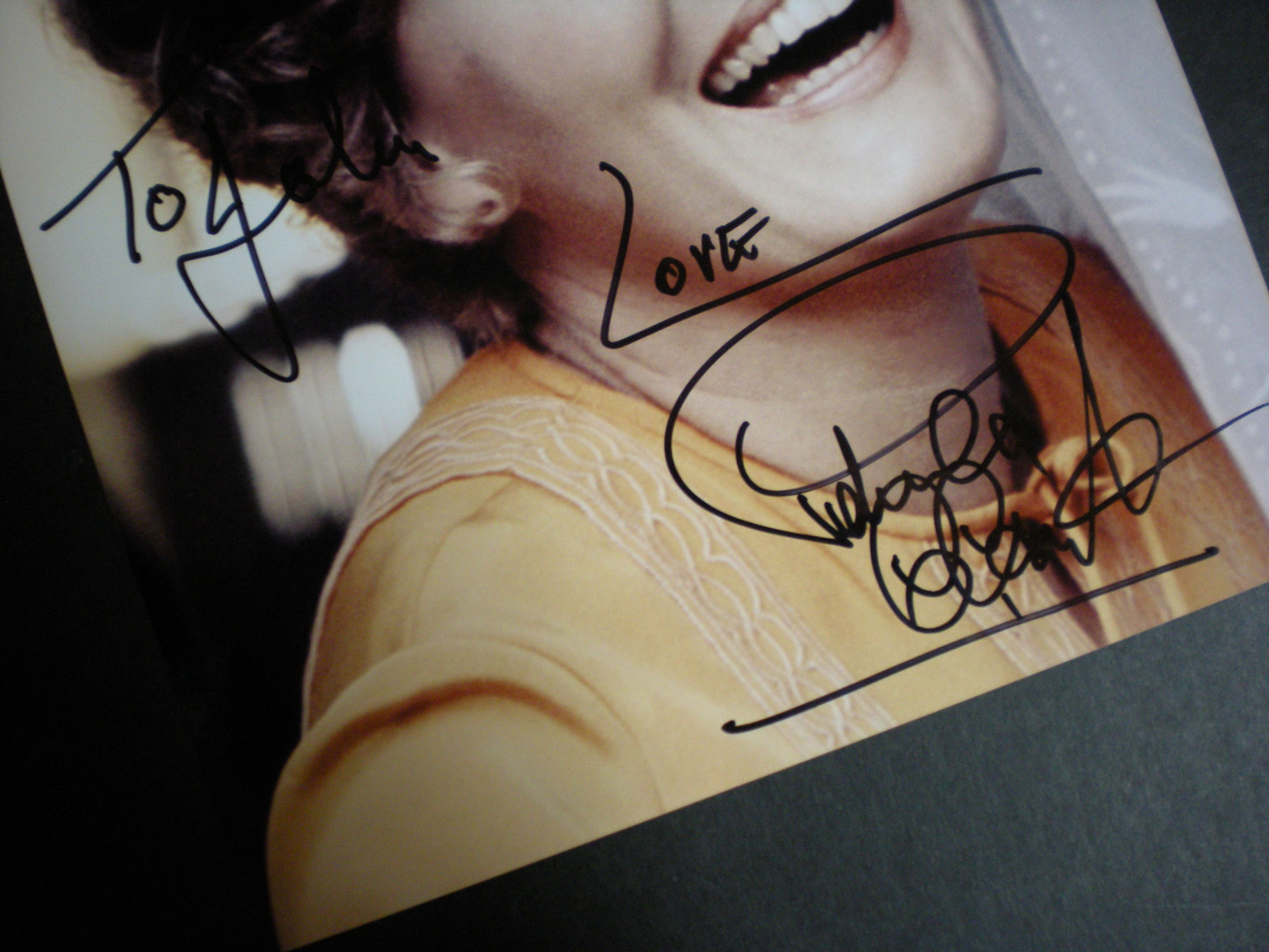 AUTHENTIC HAND SIGNED BEAUTIFUL  PORTRAIT PHOTO  PETULA CLARK-