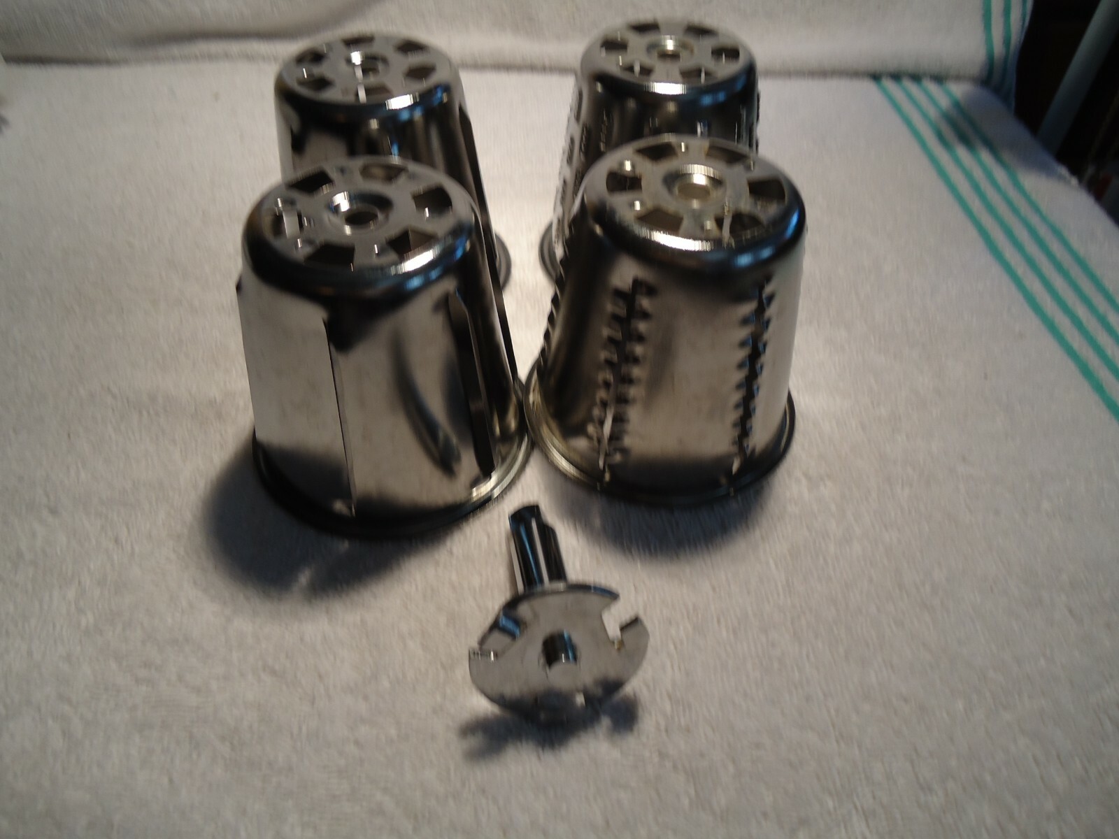 Set of 4 Kitchen Aid  Slicer Shredder Attachment replacement Cones 1 Shaft