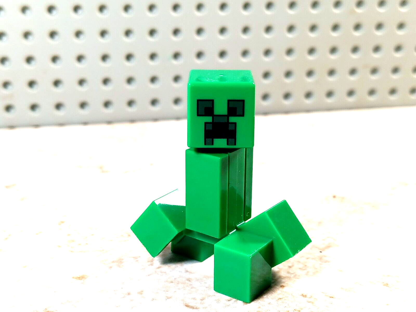 LEGO Minecraft Creeper Green Monster Village Villain Garden Eater DESTROYER