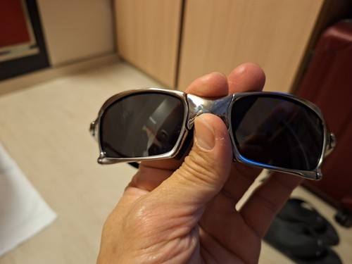 OAKLEY HATCHET SUNGLASSES Brown w/ Titanium Iridium O OAKLEY HATCHET SUNGLASSES Brown w/ Titanium Iridium O