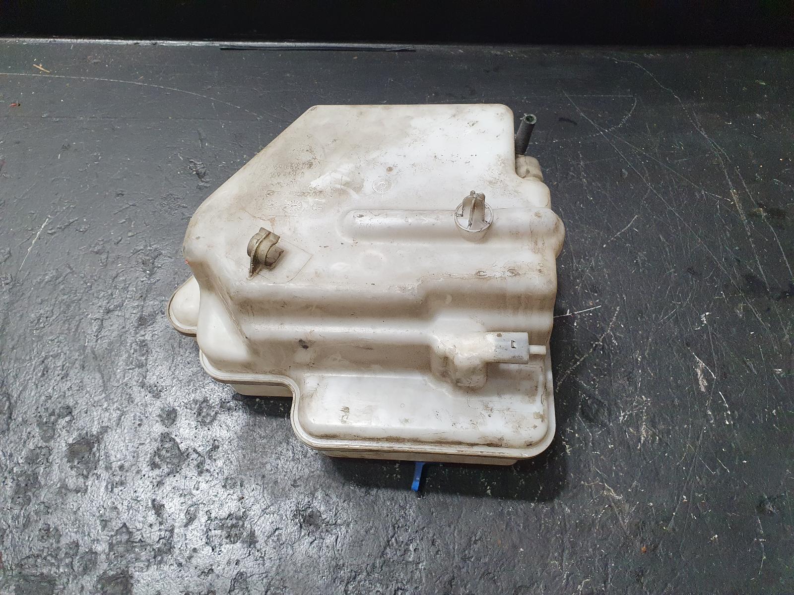 2006 B Class MERCEDES WASHER BOTTLE W245 11/05-06/11 image 3