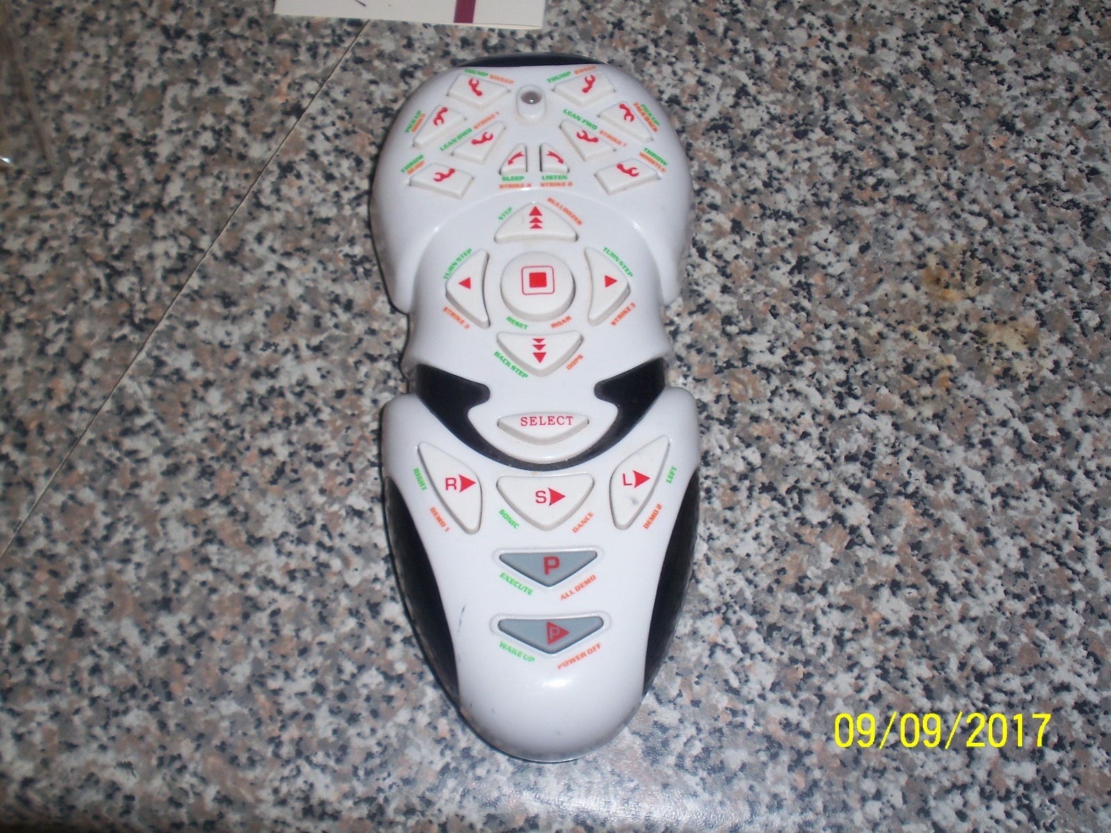 Wow Wee Robotics Robosapien  White And Black Humaniod  Robot Remote Control 14''