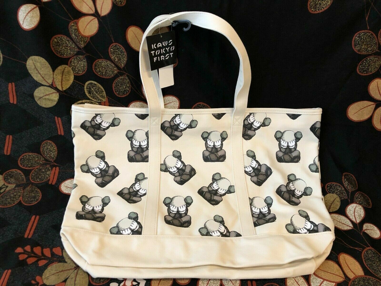 KAWS UT トートバッグ SEPARATED KAWS × UNIQLO UT TOKYO FIRST $_57.JPG?set_id=880000500F