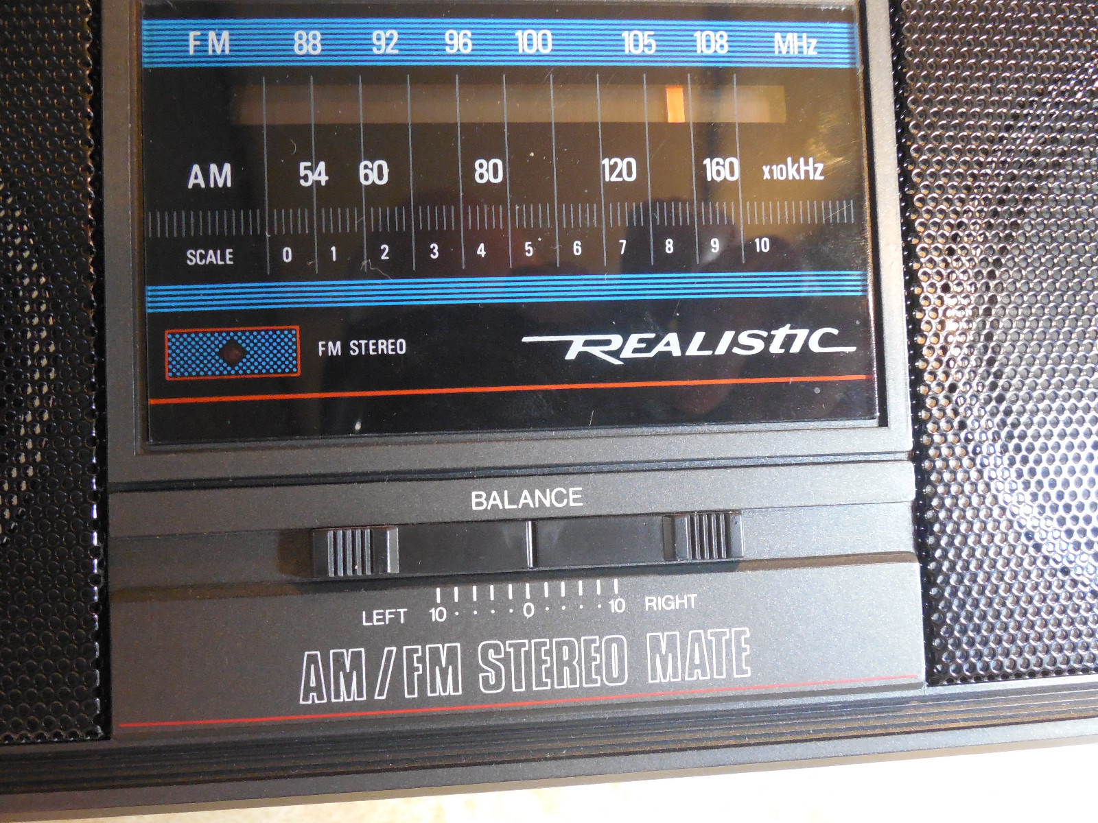 Vtg rare Realistic AM/FM Stereo Mate Portable Radio Mini Retro Boom Box 12-722