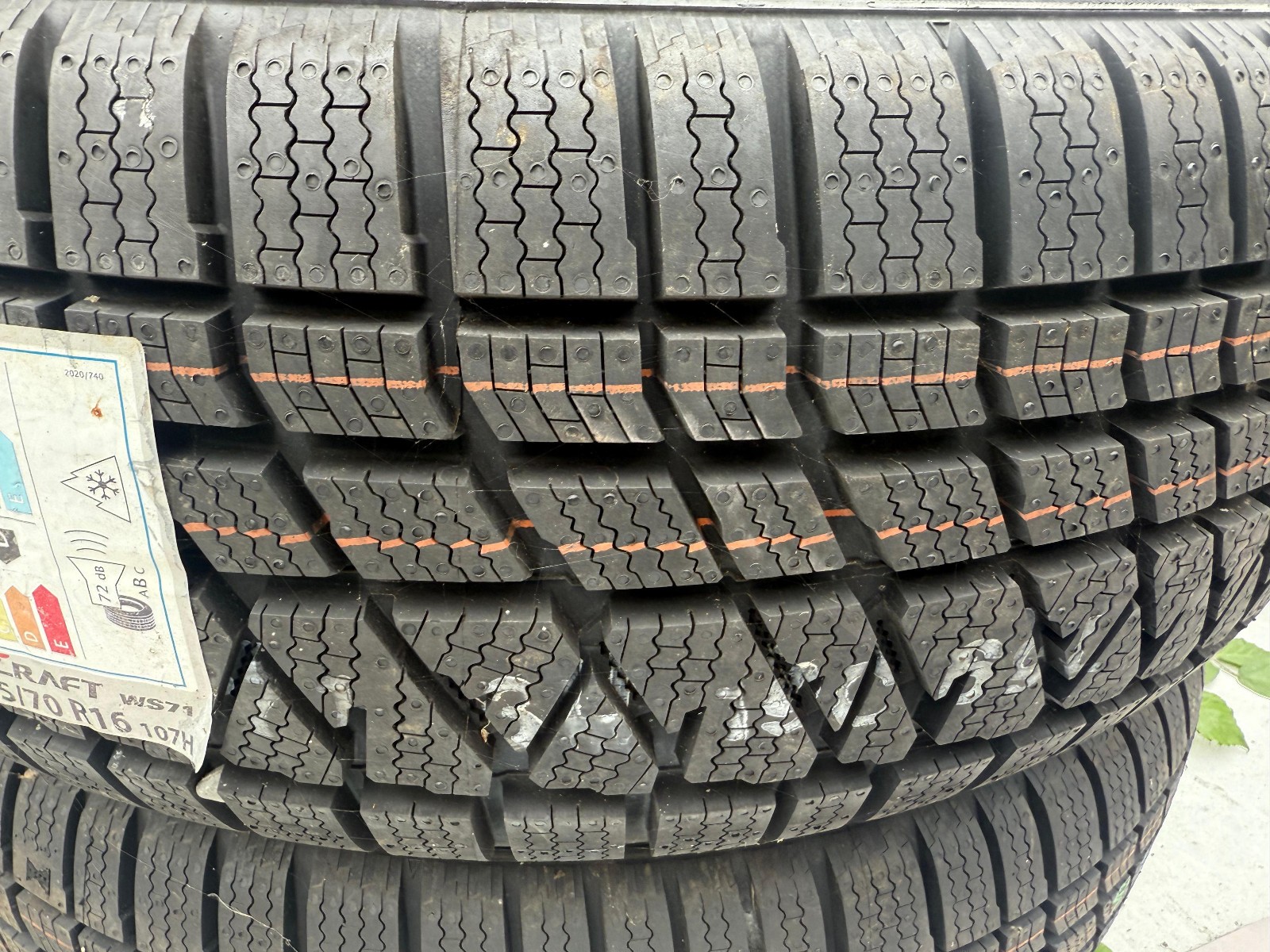 New 245 70 16 Kumho, Winter, M+S, 107H, x1 Tyre (F1_tyres) FO YD175