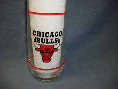 CHICAGO BULLS BASKETBALL  DRINKING  GLASSES SET OF 8.   1 1992 WORLD CHAMPIONS